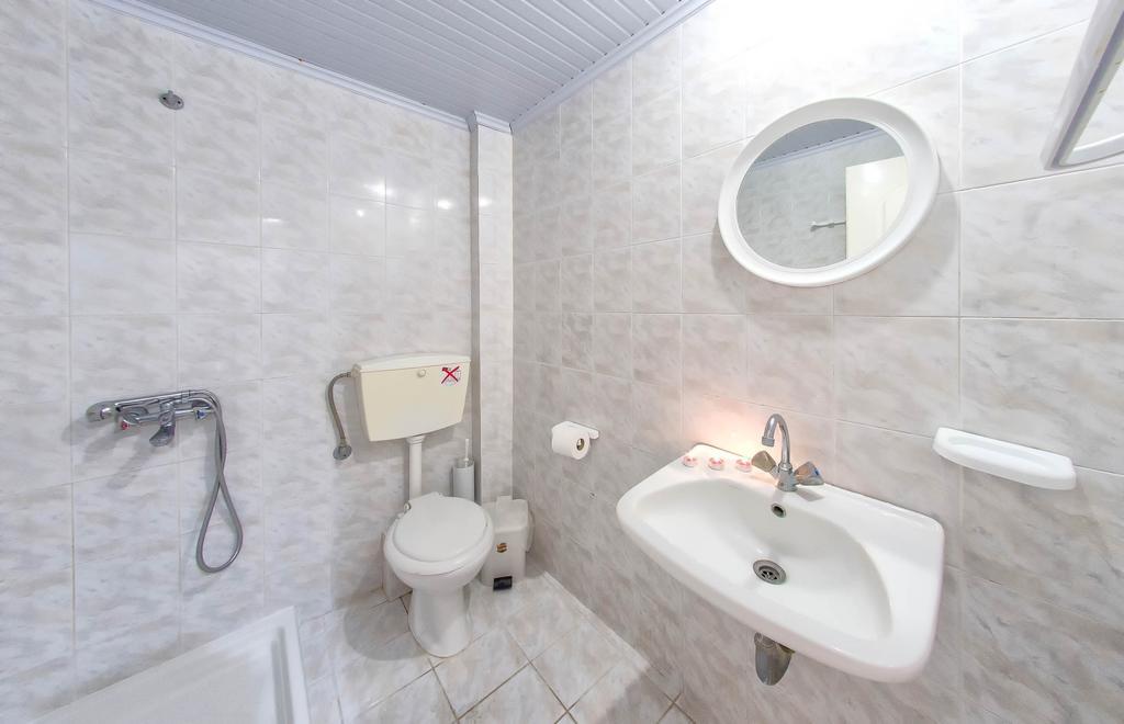 Liris Studios Лаганас Стая снимка